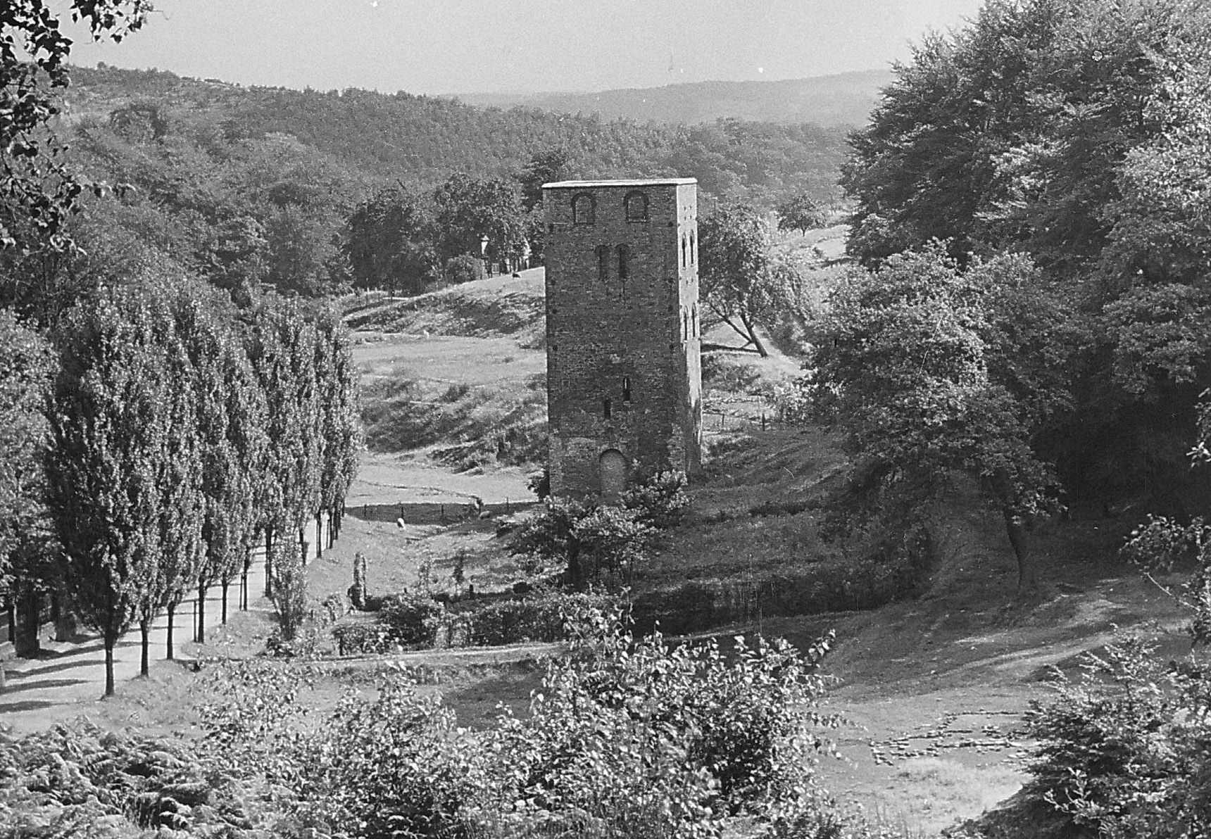 Der einzige erhaltene in Ruhrsandstein gemauerte Malakowturm des Ruhrgebiets in einer älteren Aufnahme, Foto: Stadtarchiv Bochum