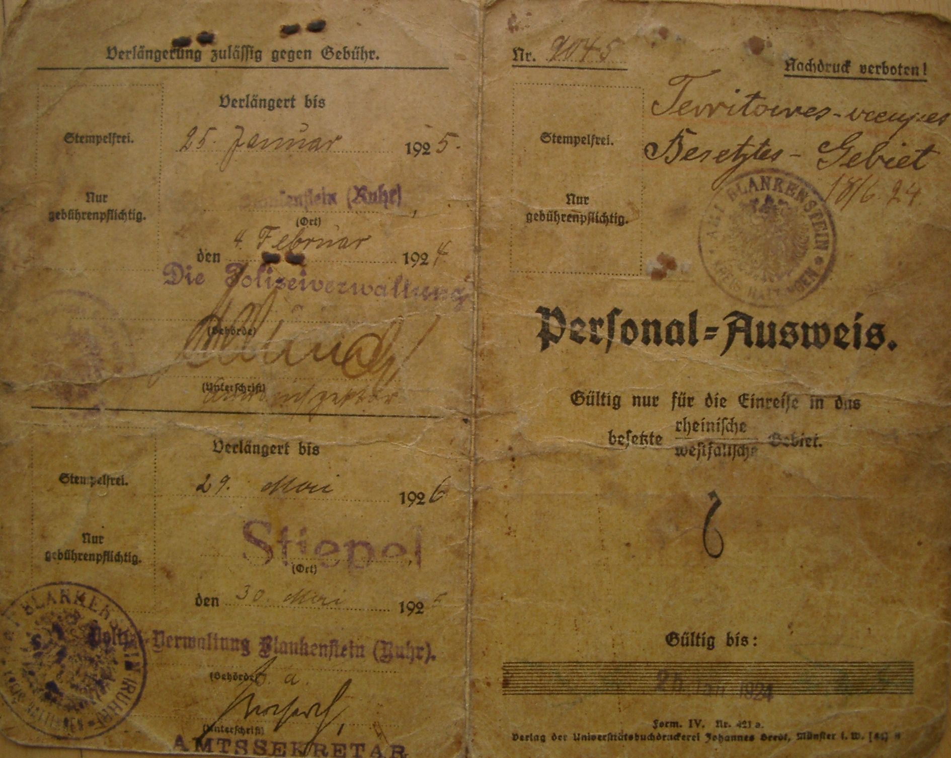 Personal-Ausweis aus der Besatzungszeit, ausgestellt am 25. Januar 1923 für Luise Haarmann, verlängert am 4. Februar 1924 sowie erneut am 30. Mai 1925.