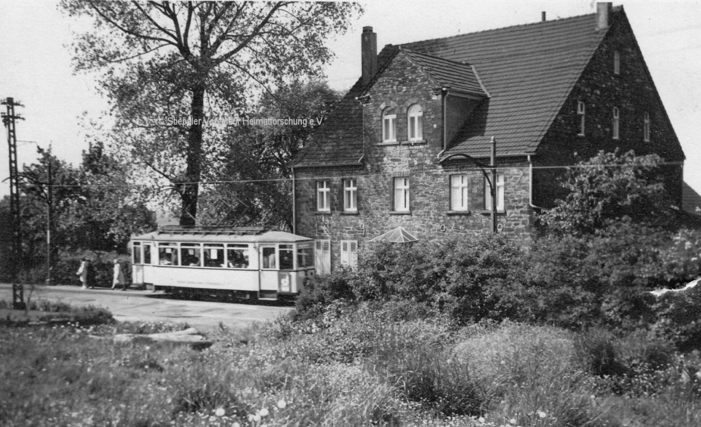 Straßenbahn vor der Gastwirtschaft „Becker links“, Kemnader Straße 251, 1950er Jahre